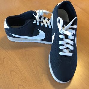 Nike sneakers Cortez retro 70’s style.